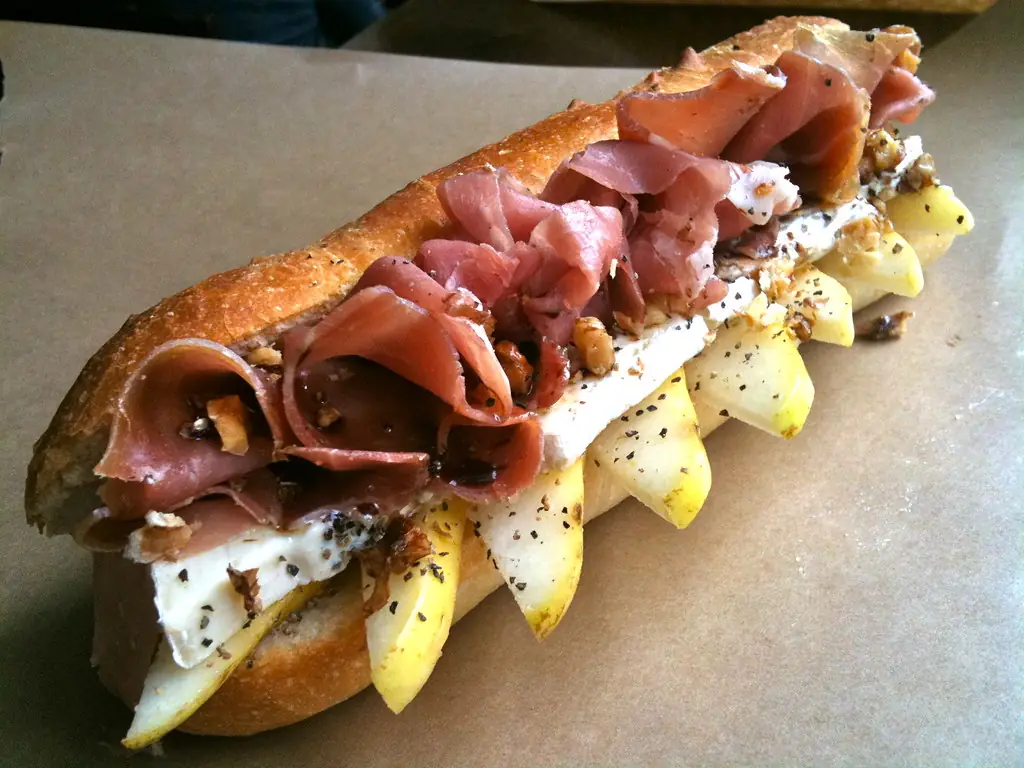 Baguetín de jamón y queso